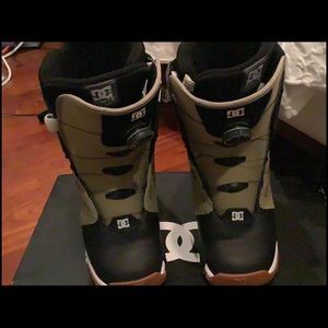 DC Control men’s snowboard boot size 11